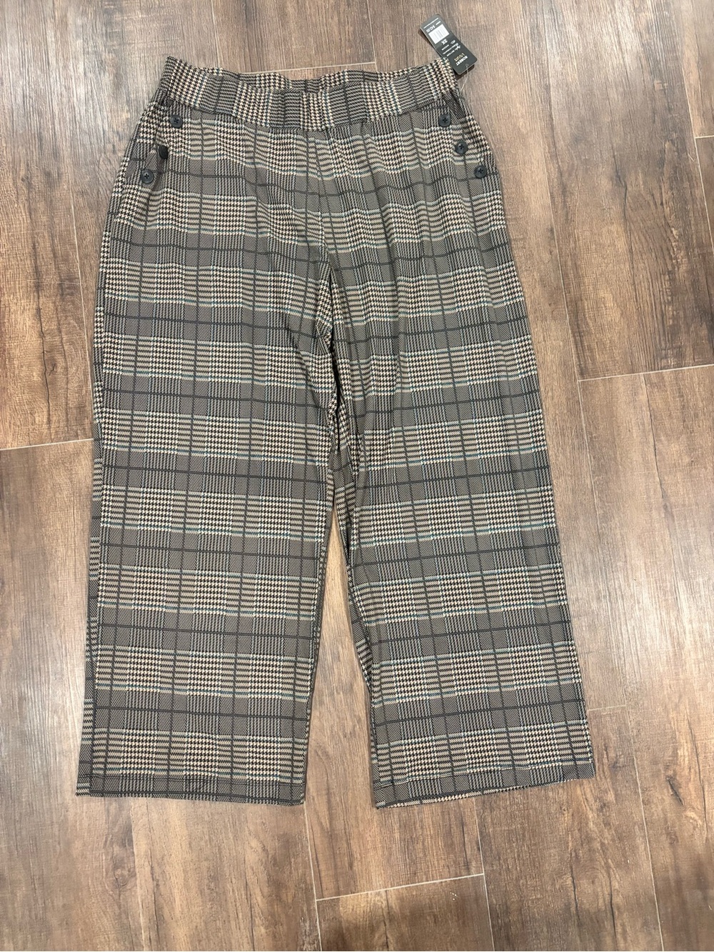 NWT Women’s Robert Louis Size 3X Stretchy Capri Pants Plaid With Pockets